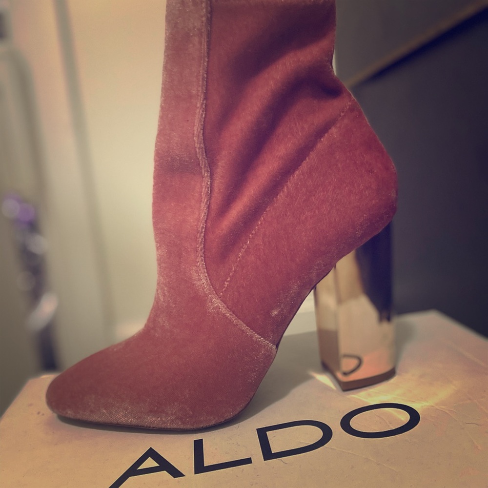 Aurella Aldo pink suede boots